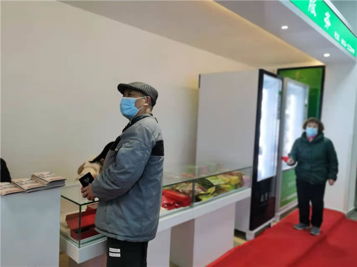 四川中青旅綿陽(yáng)分社、綿陽(yáng)市中旅假日旅行社、綿陽(yáng)自來(lái)文化傳播有限公司24H自助售貨服務(wù)盛大開(kāi)業(yè)