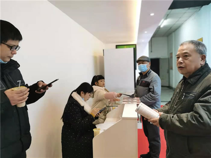 四川中青旅綿陽(yáng)分社、綿陽(yáng)市中旅假日旅行社、綿陽(yáng)自來(lái)文化傳播有限公司24H自助售貨服務(wù)盛大開(kāi)業(yè)