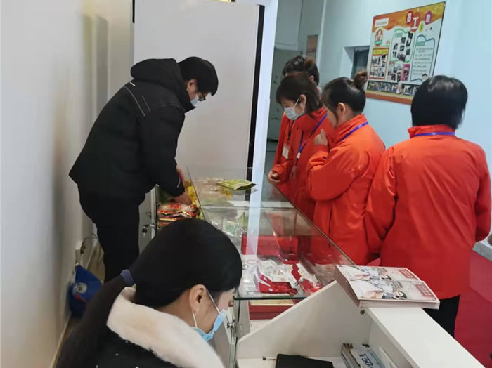 四川中青旅綿陽(yáng)分社、綿陽(yáng)市中旅假日旅行社、綿陽(yáng)自來(lái)文化傳播有限公司24H自助售貨服務(wù)盛大開(kāi)業(yè)