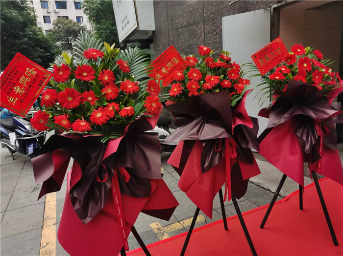 四川中青旅綿陽(yáng)分社、綿陽(yáng)市中旅假日旅行社、綿陽(yáng)自來(lái)文化傳播有限公司24H自助售貨服務(wù)盛大開(kāi)業(yè)