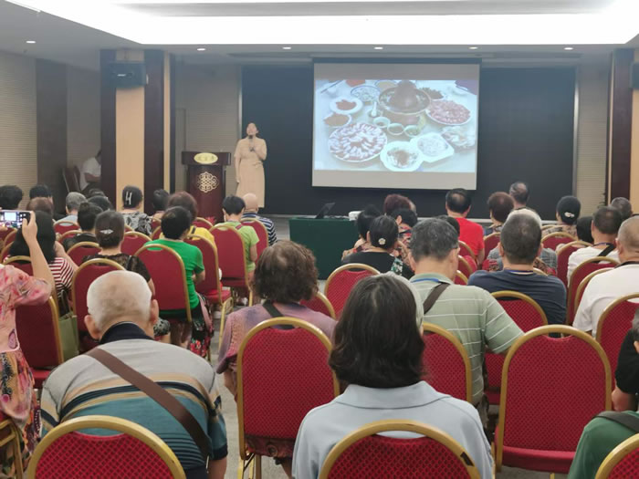 綿陽中旅行假日旅行社舉行胡楊林、南疆專列推薦會